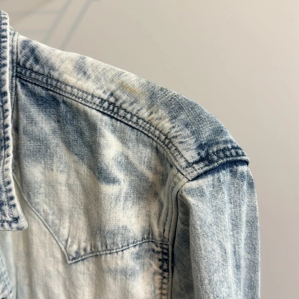 American Eagle Size M Acid Wash Denim Shirt - Picture 2 of 4